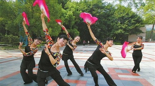 楼畔公园舞/毕寿延