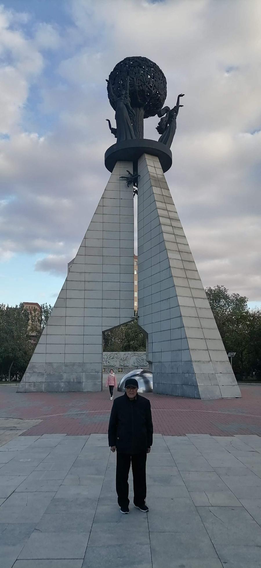 侯文起:《爷爷走起》第十三站母亲广场(图7)