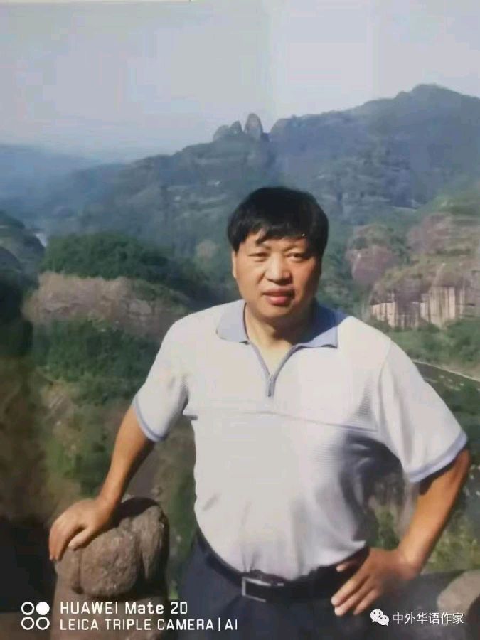 【人民文艺网】官方报导!优秀诗人管中军佳作全球推荐!24小时滚动联播!（图2）