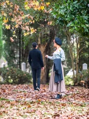 《你从秋天来》作者:水沐【主播:金牌主播:清泉】【桃源国际诗歌集团】用声音传递温暖 以朗诵致敬人生♬（图4）