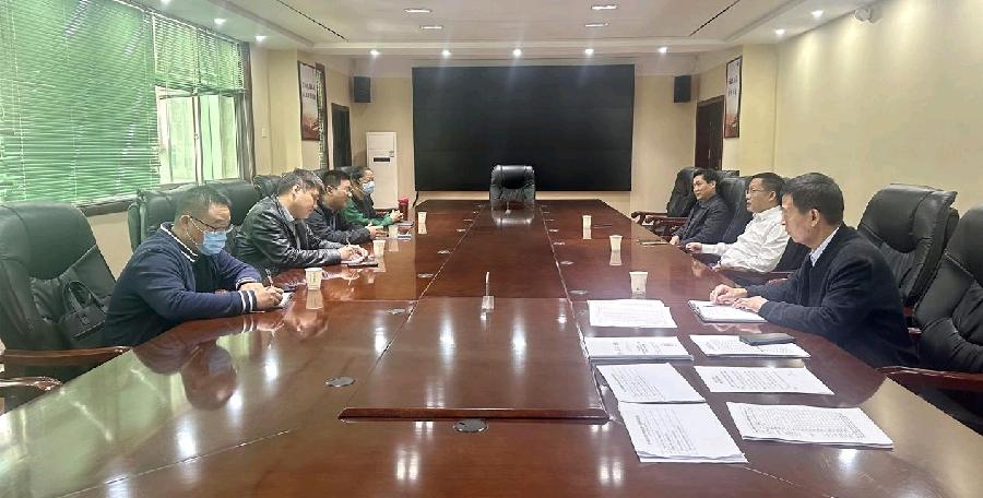 鲁山县营商环境服务中心主任刘国卿一行到县法院调研指导营商环境工作