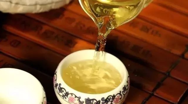 喝茶时,这十种东西尽量别同食!