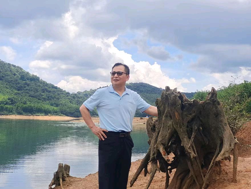 《中国爱情诗刊》【中国爱情诗人档案】（第4914期)广东诗人：余米的诗（图2）