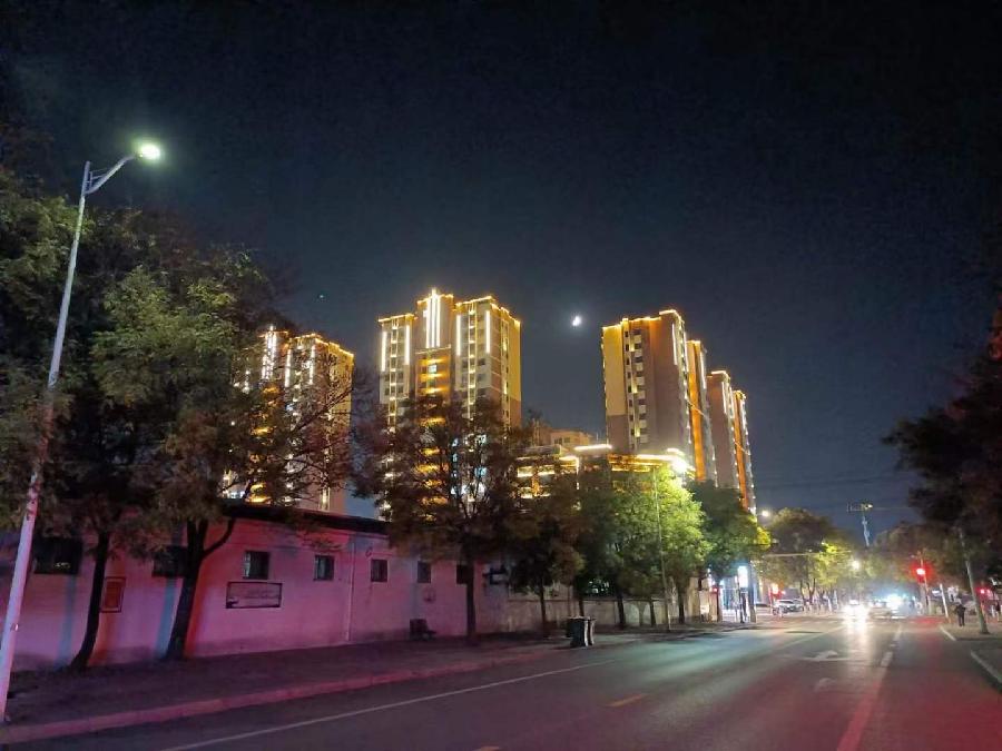 诗人于金奎:七律·暮秋傍晚街头漫步（上平五微）（图4）