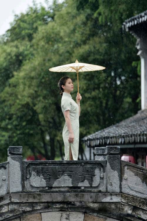 春天，遂想起 作者：余光中 朗诵：邱星星 京津沪头条