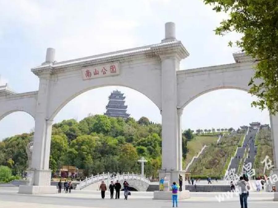七律·南山公园赏秋 作者:吴云钦（图2）
