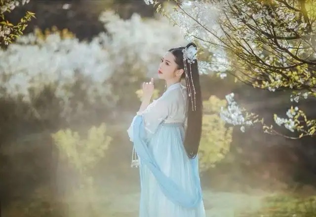 【新诗大观】相见恨晚的遇见||文/惊鸿照影||诵/浅浅的小雨(图4)
