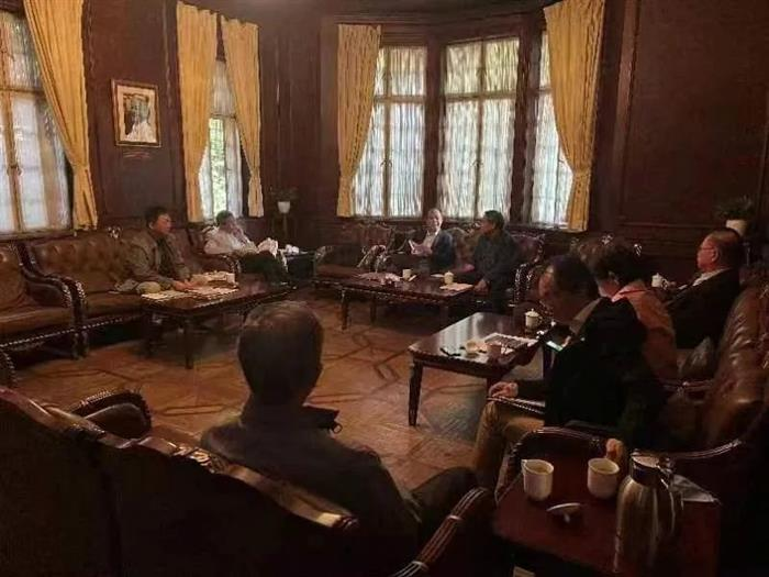 【《诗词学会要发挥组织、协调和服务作用》——在上海诗词学会座谈时的讲话】作者：周文彰（图4）