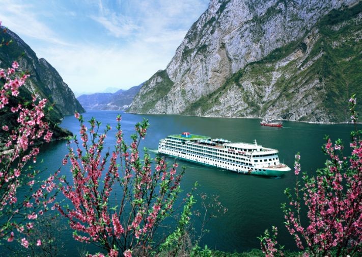 【中国长江文学社】有声文学平台《江之赞》作者吕永兴/诵读雨季/制作宋梅【第4673期】（图6）