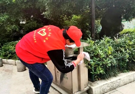 合诵【志愿者颂】作者雷金钟 朗诵张跃勇 顾黎明 李保忠 王凌(图2)