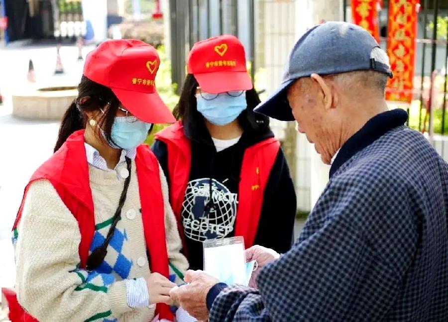 合诵【志愿者颂】作者雷金钟 朗诵张跃勇 顾黎明 李保忠 王凌(图3)