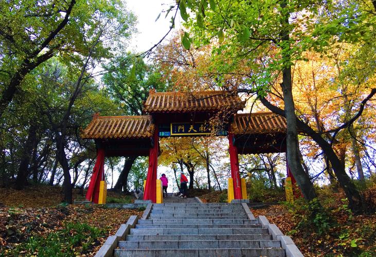 七律•咏吉林龙潭山/文/石补根（图2）