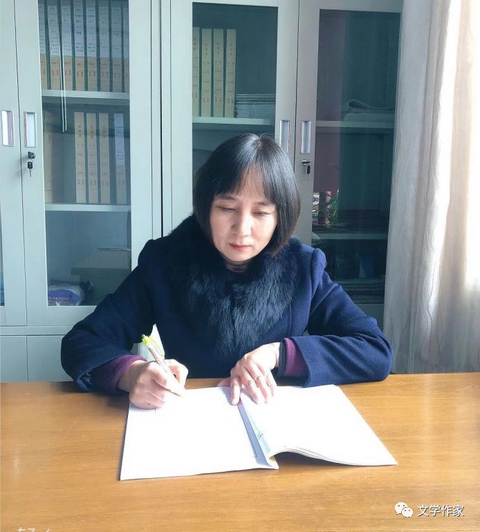 【燕赵文学】最美的邂逅——读《我手写我心》（河北/庞丽英）（图2）
