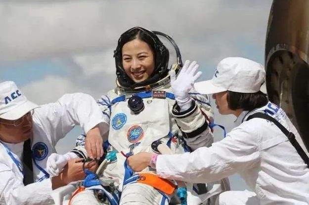 郭大侠诗歌《赞美你伟大的女性》主播：牧歌；编辑：香乡【北疆头条】（第345期）（图10）