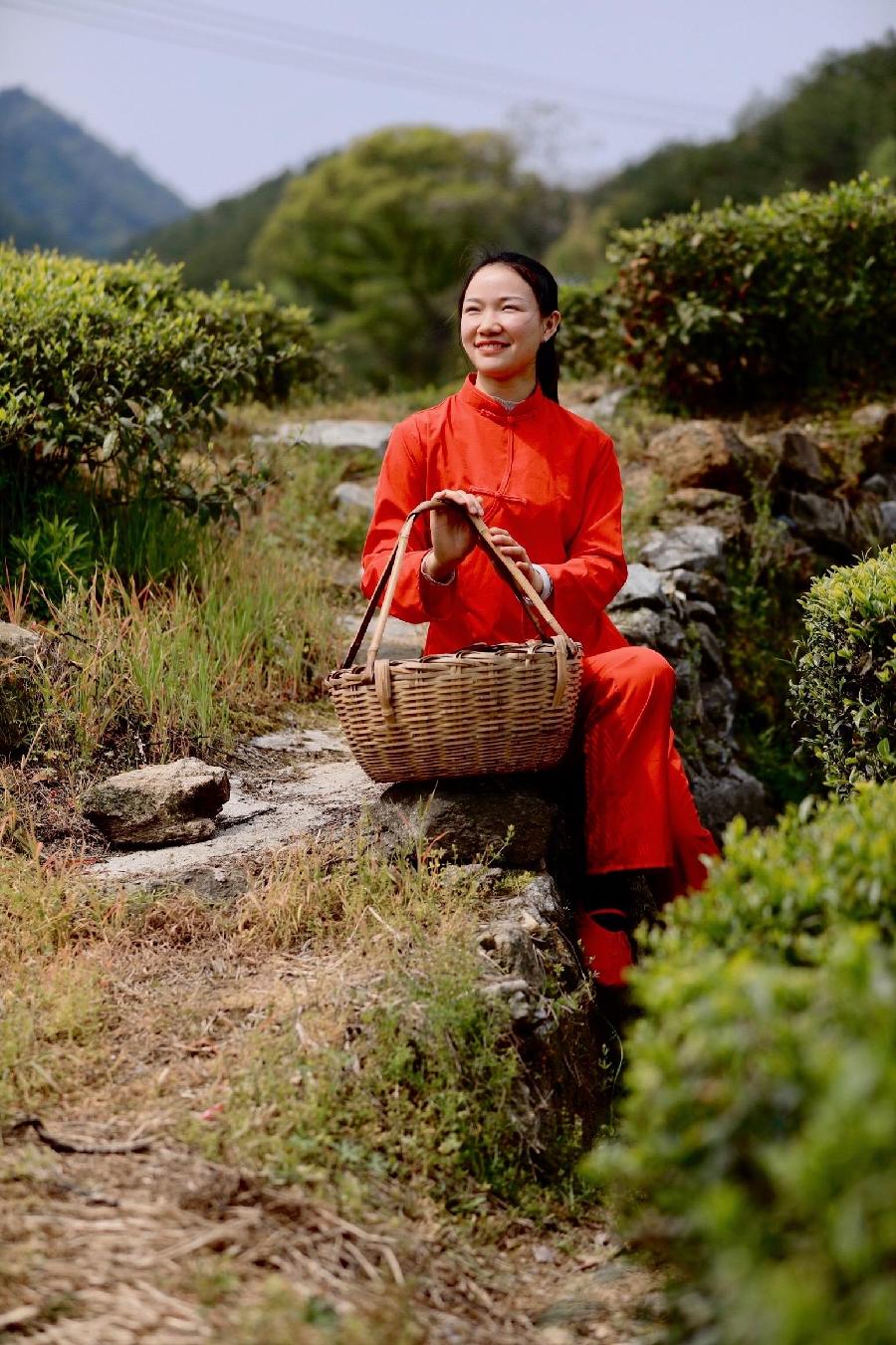 郭大侠诗歌《赞美你伟大的女性》主播：牧歌；编辑：香乡【北疆头条】（第345期）（图2）
