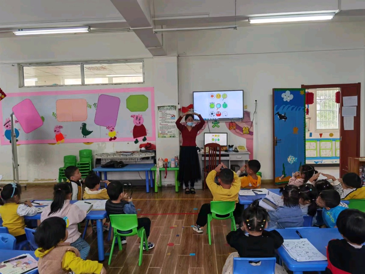 东至大渡口中心学校新康幼儿园“安心托幼 暖心延时”