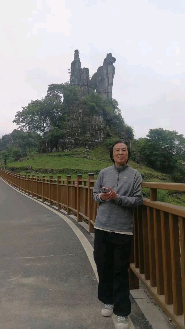 《中国爱情诗刊》【中国爱情诗人档案】（第5027期)四川诗人：渐倪的诗（图2）