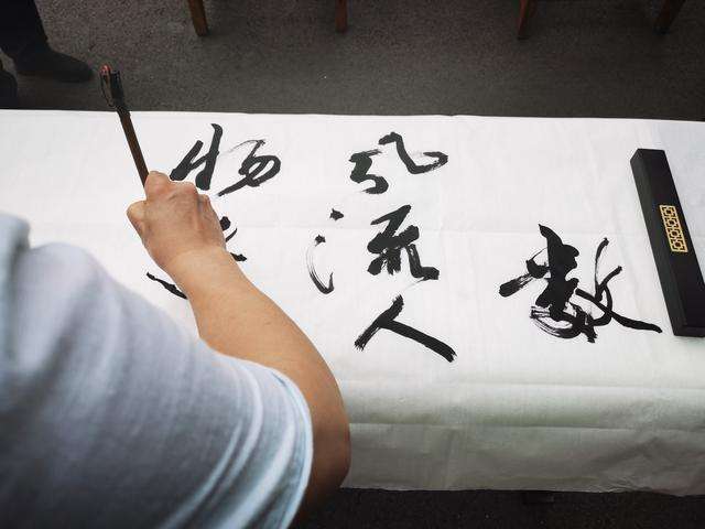 《生命的旗帜》作者/刘春华 诵读/梅竹 编辑/五指山【花雨馨声】有声文学平台【第121期】（图3）