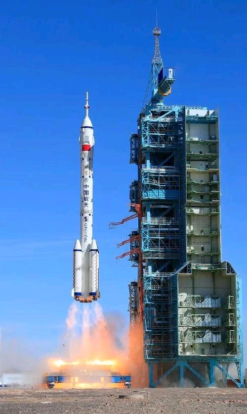 七律：贺太空会师/程少明