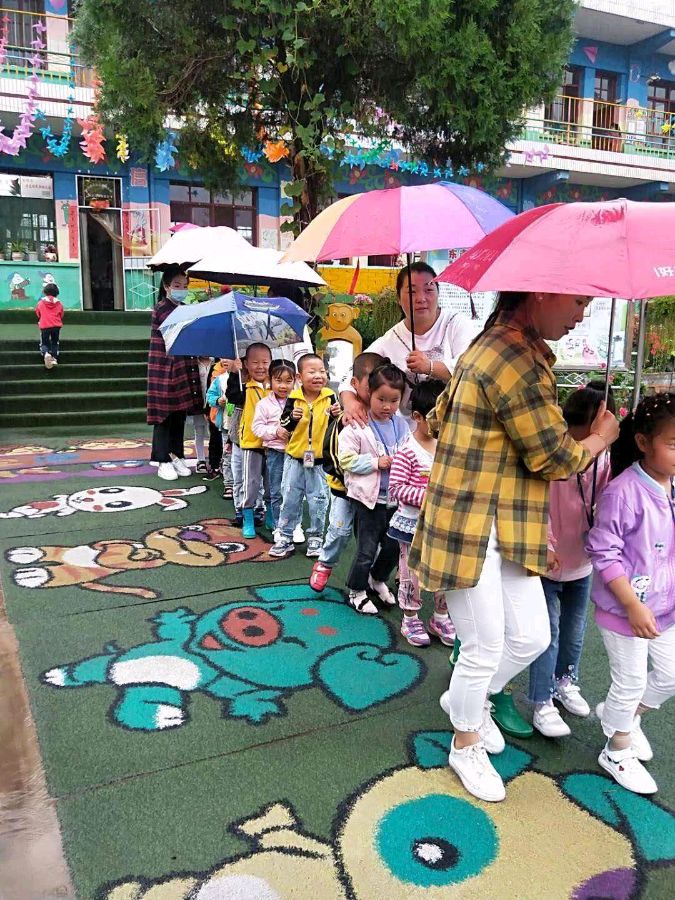 《雨中花折伞》作者/李俊世 诵读/梅竹 编辑/五指山【花雨馨声】有声文学平台【第122期】（图4）