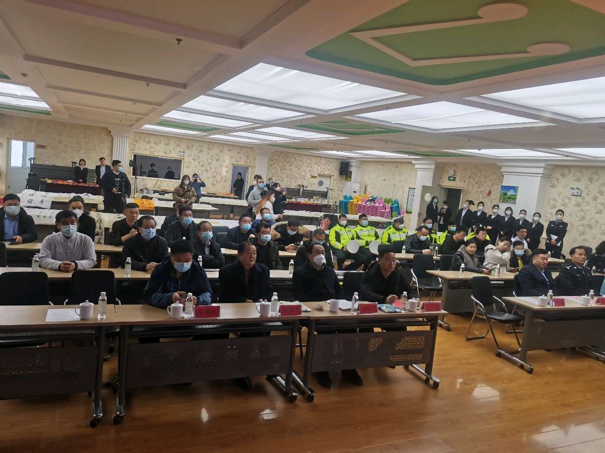 与“荧光黄”携手同行, 翰墨飘香满警营