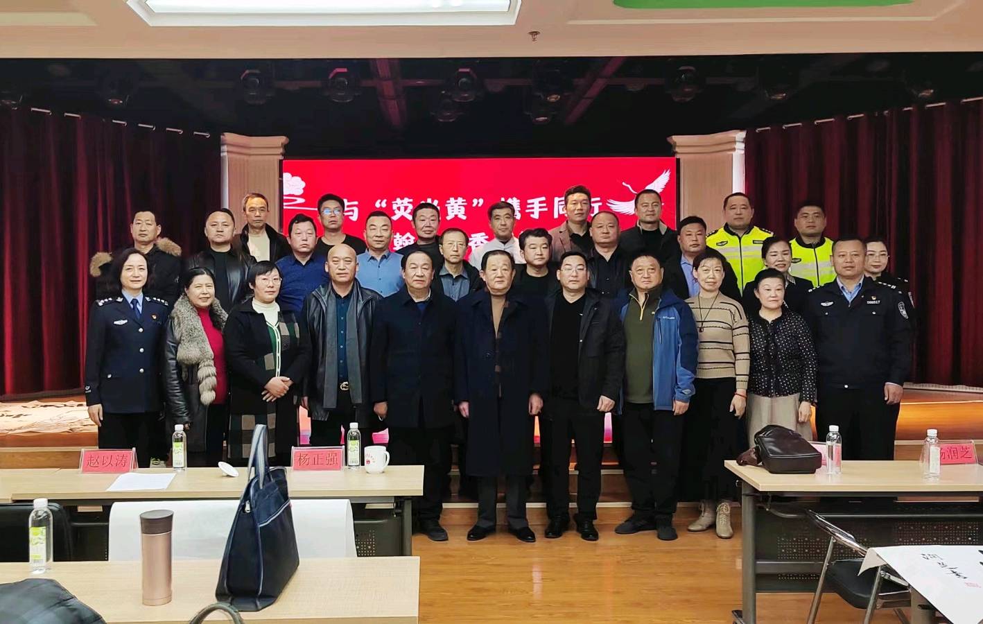 与“荧光黄”携手同行, 翰墨飘香满警营(图19)