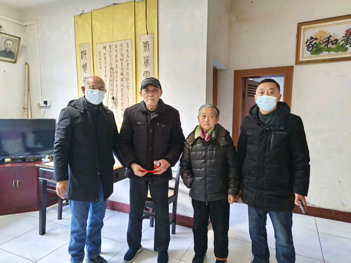 大渡口中学组织慰问退休老党员、老职工和退伍军人（图6）