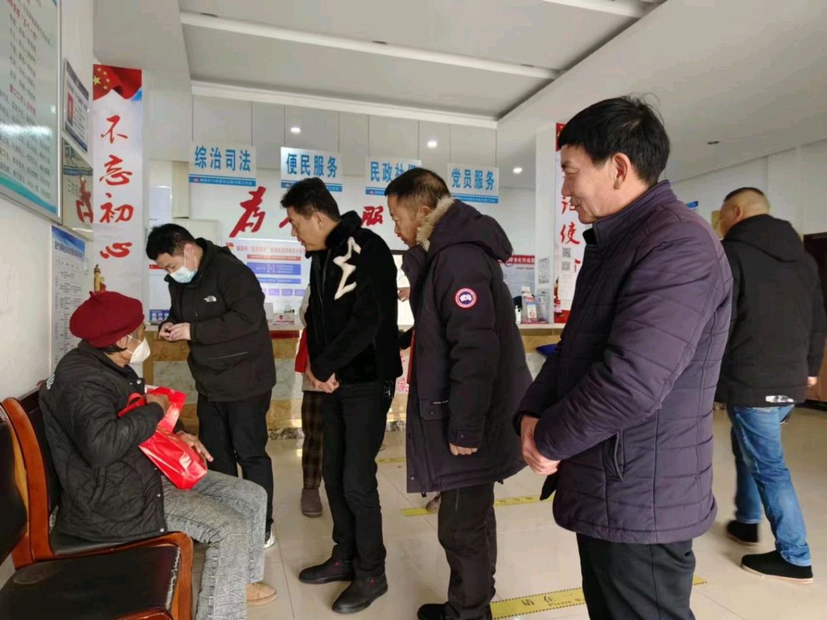 东至大渡口镇商会为高龄老人和五保户赠送血氧仪(图5)
