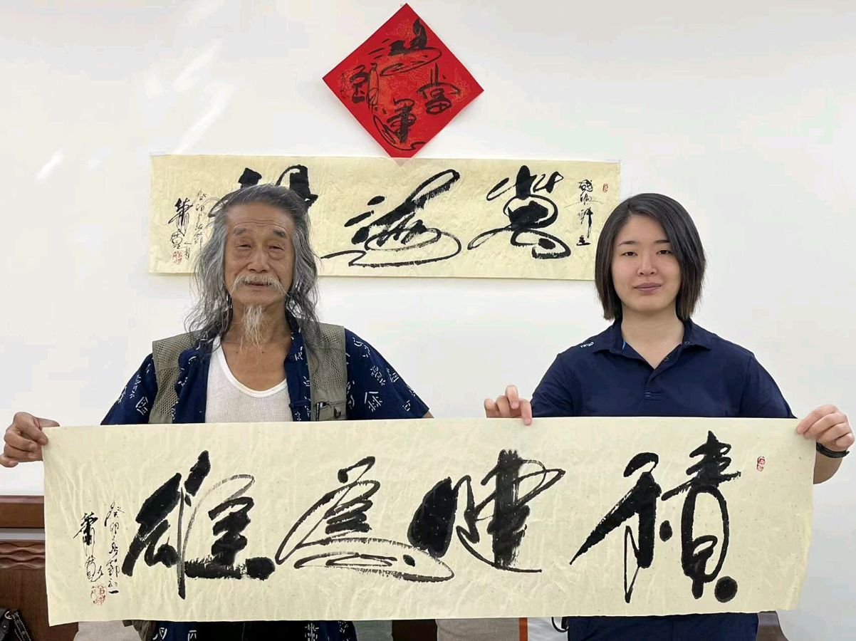 【雅诗总会】艺术家萧宽挥墨海南'途客中国'(图4)