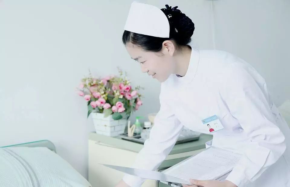 致敬白衣天使（外一首）/赵灿光（图2）