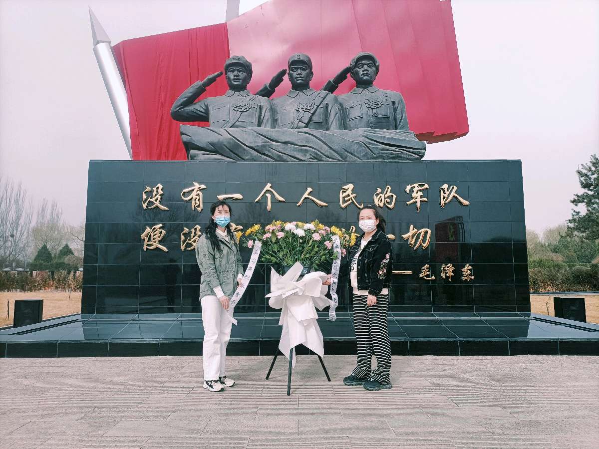 追忆先烈 怀念逝者——燕翔园社区在银川军魂园开展主题教育活动(图6)