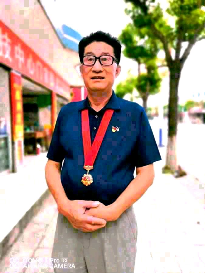 【都市头条】分享胡清普《采松果塔》请欣赏（图8）