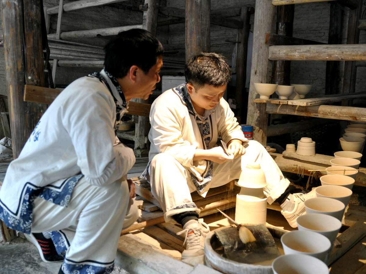 《七律 观景德镇陶瓷博览区随感》作者:吴云钦(图3)