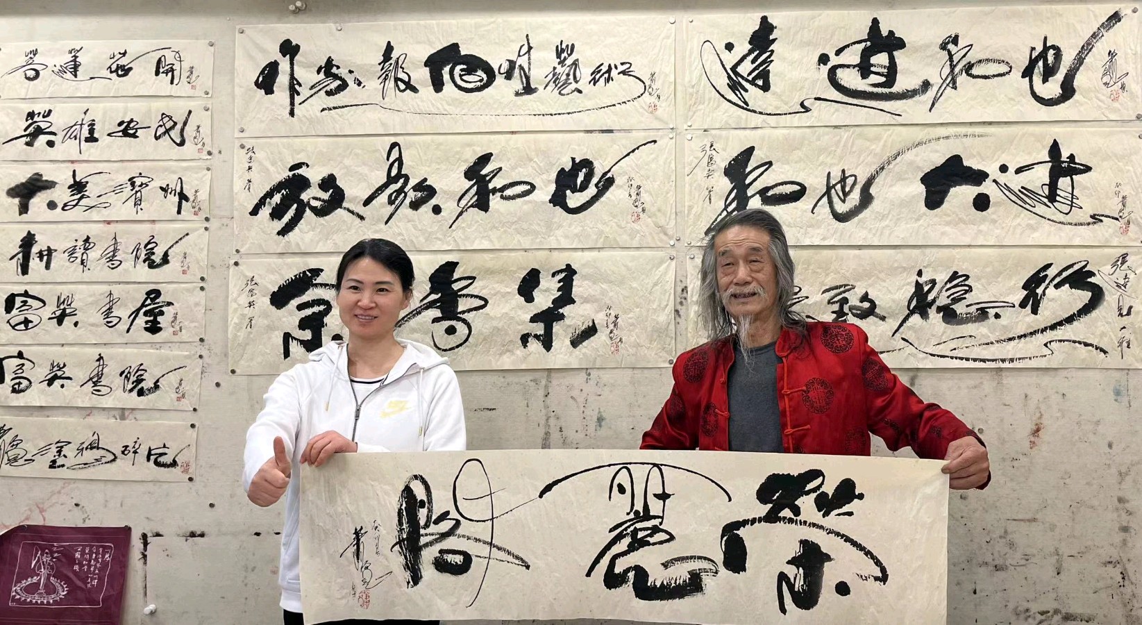 作家报总编辑张富英为萧宽颁发特邀作品奖整版刊介“多才多艺的萧宽”【雅诗总会】(图10)