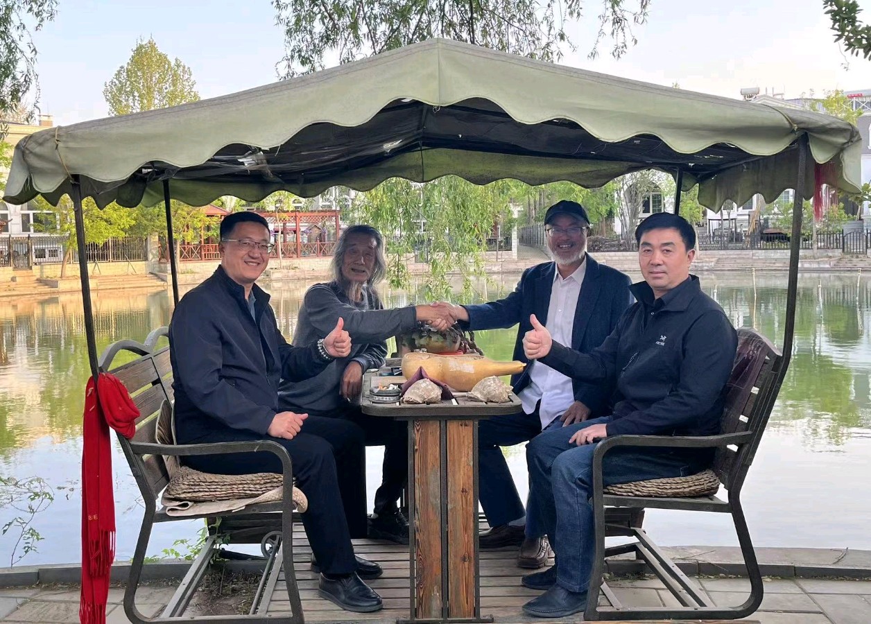 作家报总编辑张富英为萧宽颁发特邀作品奖整版刊介“多才多艺的萧宽”【雅诗总会】(图13)