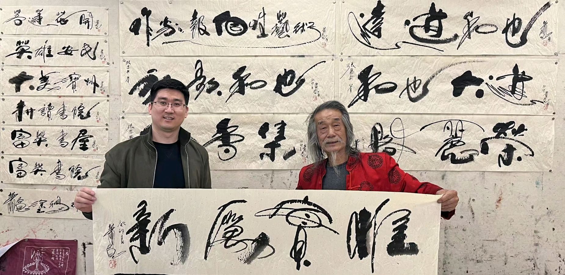 作家报总编辑张富英为萧宽颁发特邀作品奖整版刊介“多才多艺的萧宽”【雅诗总会】(图11)