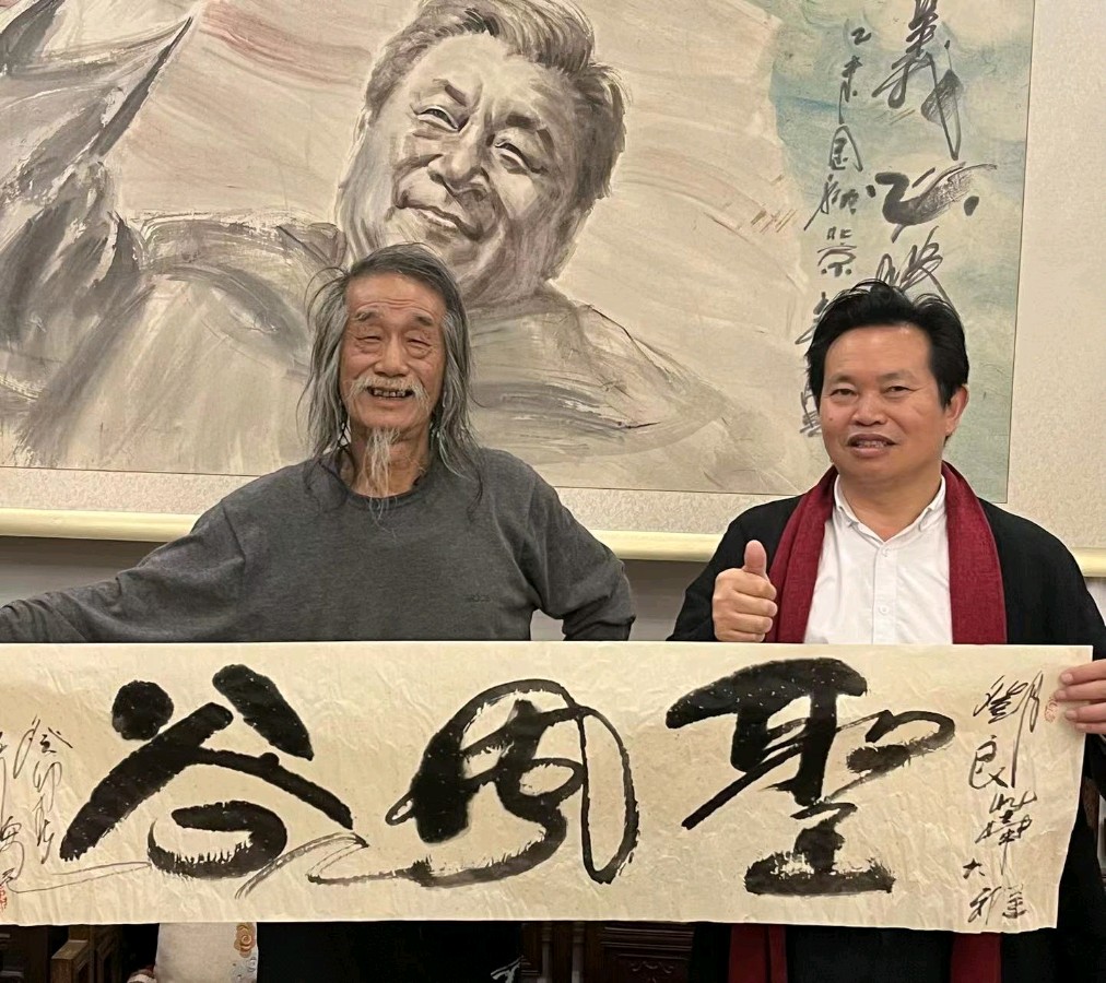作家报总编辑张富英为萧宽颁发特邀作品奖整版刊介“多才多艺的萧宽”【雅诗总会】(图34)