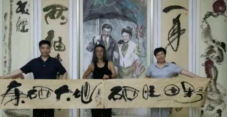 作家报总编辑张富英为萧宽颁发特邀作品奖整版刊介“多才多艺的萧宽”【雅诗总会】(图37)