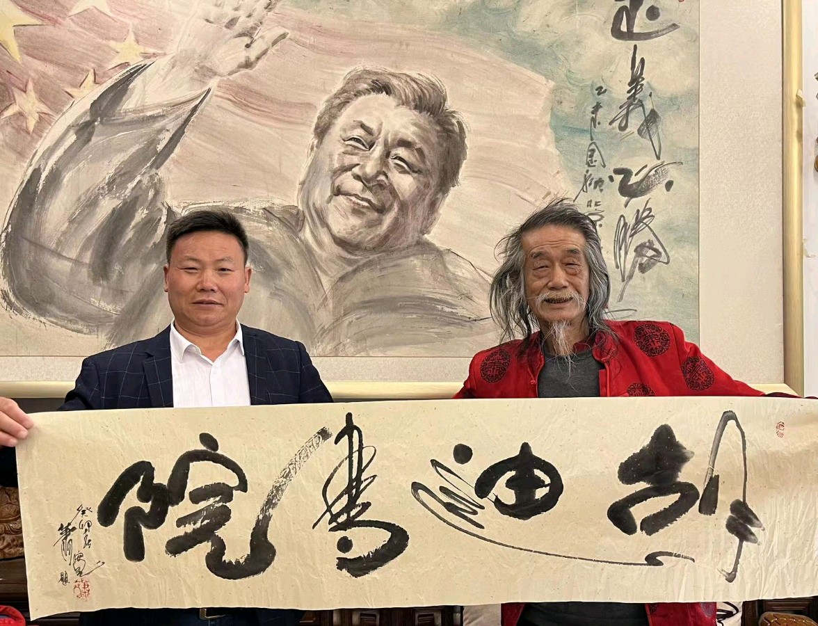 作家报总编辑张富英为萧宽颁发特邀作品奖整版刊介“多才多艺的萧宽”【雅诗总会】(图46)
