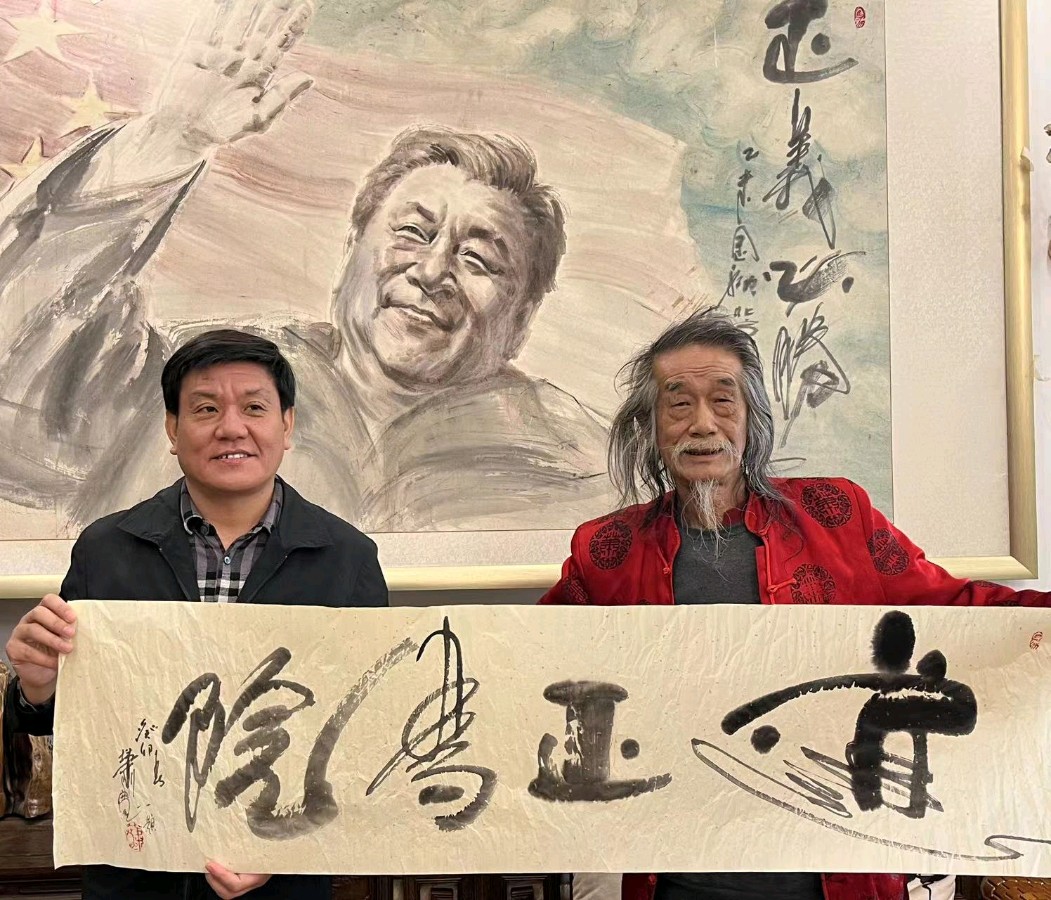 作家报总编辑张富英为萧宽颁发特邀作品奖整版刊介“多才多艺的萧宽”【雅诗总会】(图47)