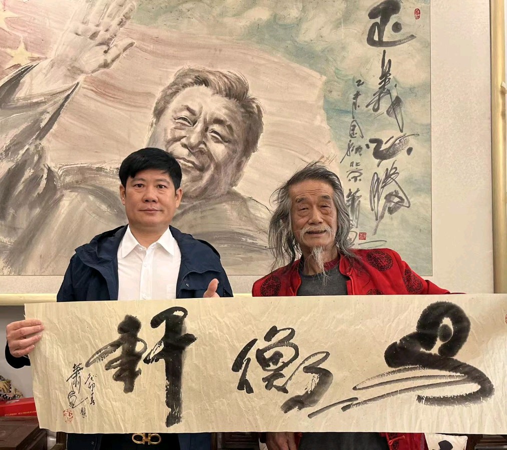 作家报总编辑张富英为萧宽颁发特邀作品奖整版刊介“多才多艺的萧宽”【雅诗总会】(图51)
