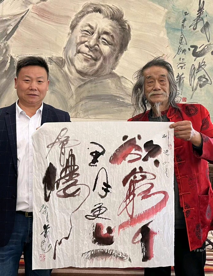 作家报总编辑张富英为萧宽颁发特邀作品奖整版刊介“多才多艺的萧宽”【雅诗总会】(图50)