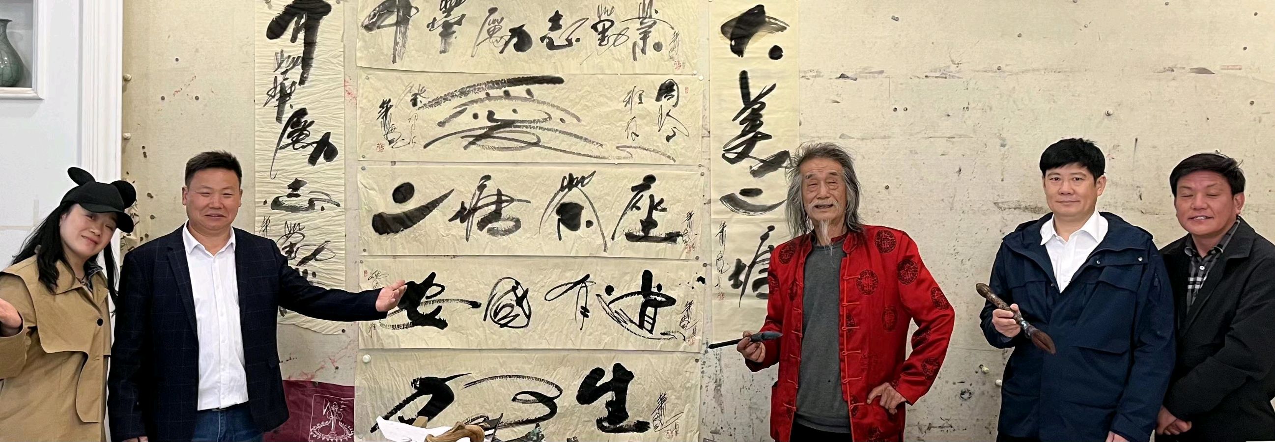 作家报总编辑张富英为萧宽颁发特邀作品奖整版刊介“多才多艺的萧宽”【雅诗总会】(图54)