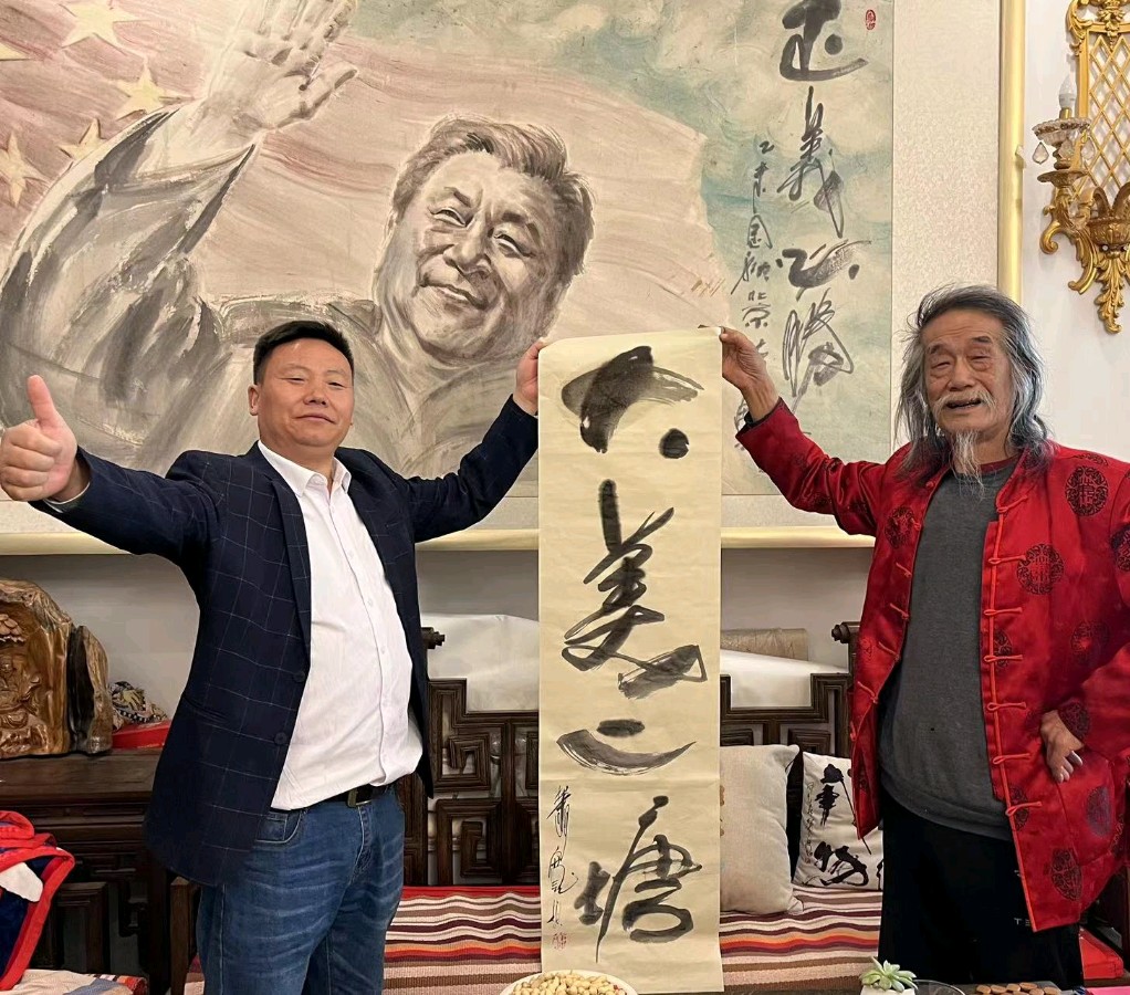 作家报总编辑张富英为萧宽颁发特邀作品奖整版刊介“多才多艺的萧宽”【雅诗总会】(图58)