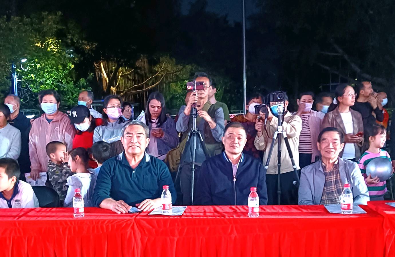 石牌街穗园社区放飞梦想共创未来暨“五一”文艺汇演在穗园青少年文化广场举行 活动圆满成功 池朝兴(图6)