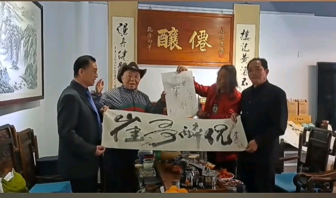 艺术家萧宽泼墨挥毫和崔哥醉侃【雅诗总会】(图2)