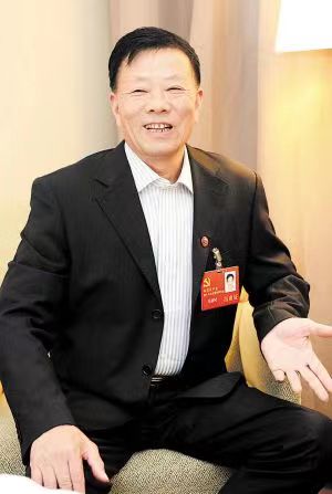 【北京头条】推介(湖北)优秀诗人作家崔怀强《五律•励精图治》一一为毛雨时书记兴作请欣赏(图4)