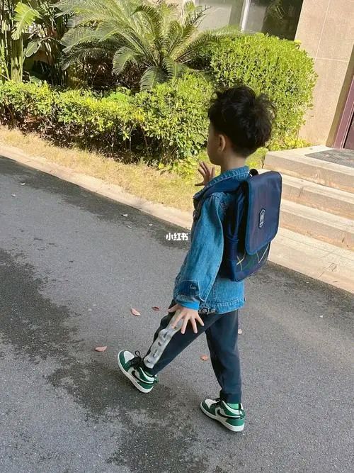 《七律 悯学童》诗人:柳鸣（图2）