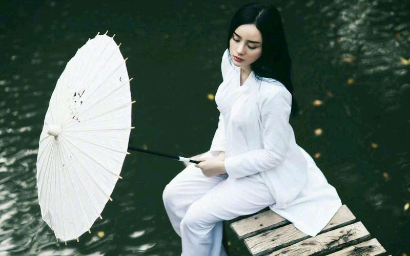 【北京头条】分享优秀作家诗人方亮老师《从服装着个性》请欣赏（图4）