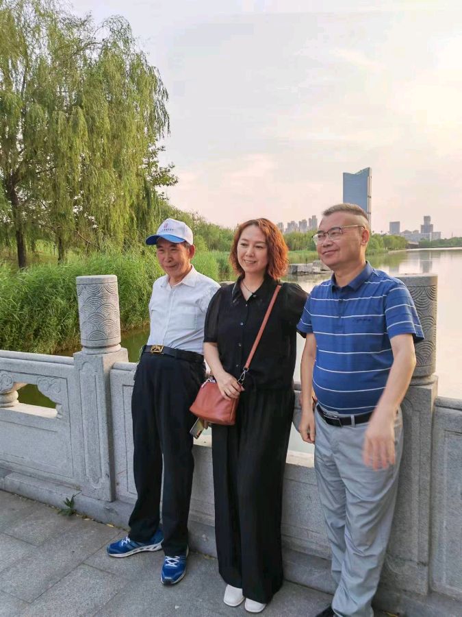 【北京头条】分享优秀作家诗人方亮老师《从服装着个性》请欣赏（图15）